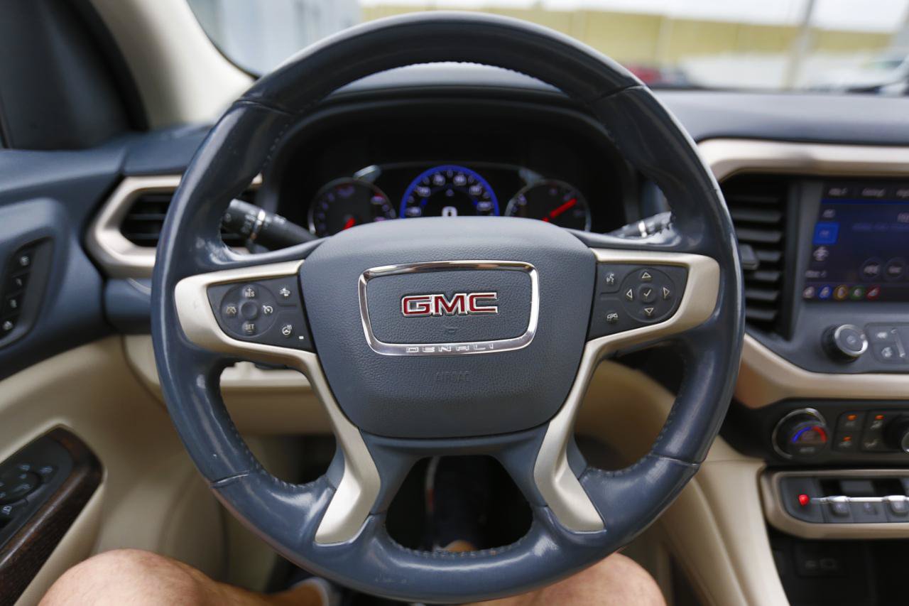 Used 2021 GMC Acadia Denali w/ Denali Ultimate Package AWD/4WD image 6