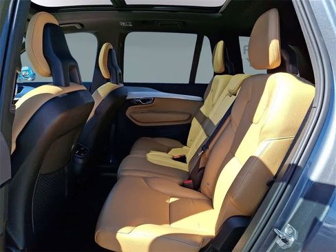 Used 2018 Volvo XC90 T6 Momentum w/ Convenience Package image 8