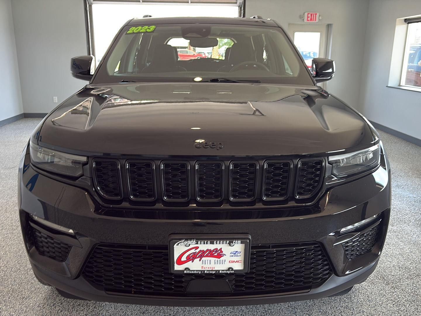Used 2023 Jeep Grand Cherokee Limited w/ Black Appearance Package AWD/4WD image 6