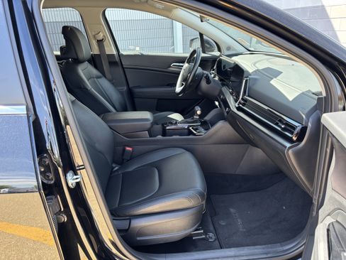 Used 2025 Kia Sportage EX AWD/4WD image 4