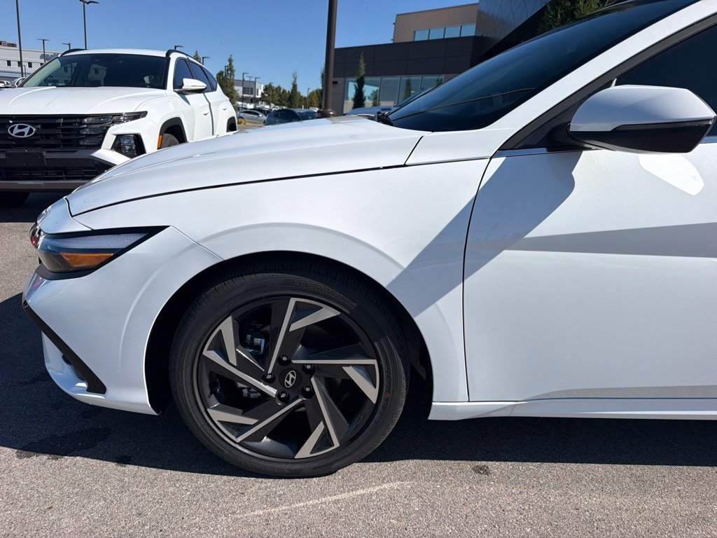 New 2026 Hyundai Elantra Limited FWD image 7