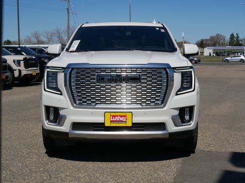 Used 2022 GMC Yukon XL Denali image 2