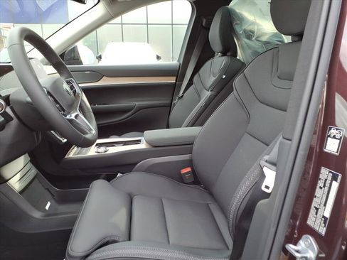 New 2025 Volvo EX90 Plus w/ Protection Package Premier image 18