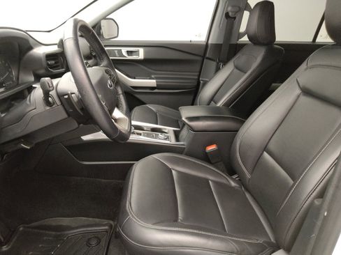 Used 2020 Ford Explorer XLT w/ Equipment Group 202A image 17