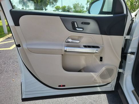 Used 2022 Mercedes-Benz GLB 250 image 17