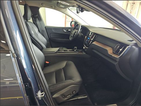 Used 2024 Volvo XC60 B5 Plus w/ Protection Package Premier AWD/4WD image 16