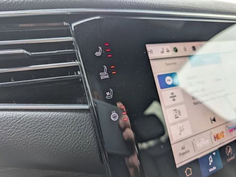 Used 2024 Jeep Wagoneer Series III image 28