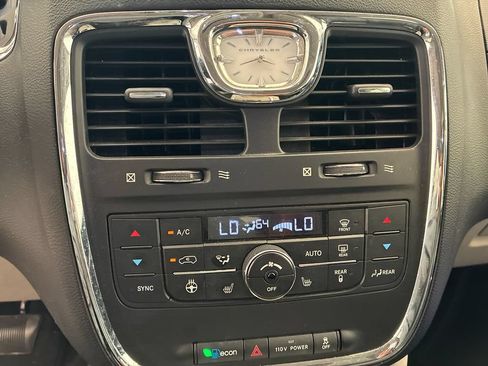 Used 2012 Chrysler Town & Country Touring-L w/ Entertainment Group #2 FWD image 16