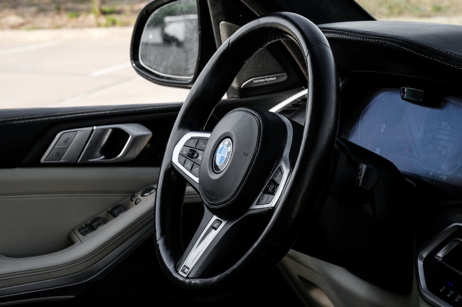Used 2021 BMW X7 xDrive40i w/ M Sport Package AWD/4WD image 16