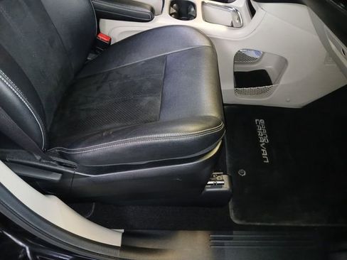 Used 2017 Dodge Grand Caravan SXT w/ Driver Convenience Group FWD image 43