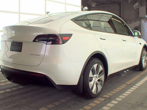 Used 2023 Tesla Model Y Long Range AWD/4WD image 3