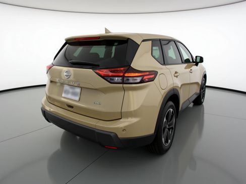 Used 2025 Nissan Rogue SV image 9