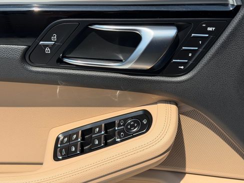 Certified 2022 Porsche Macan S AWD/4WD image 25