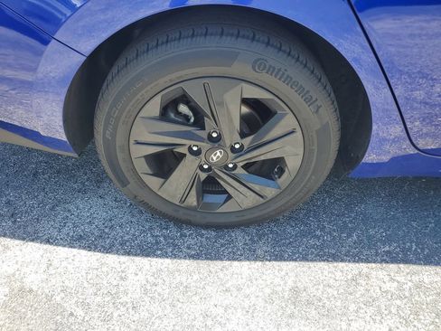 Used 2025 Hyundai Elantra Sport FWD image 6