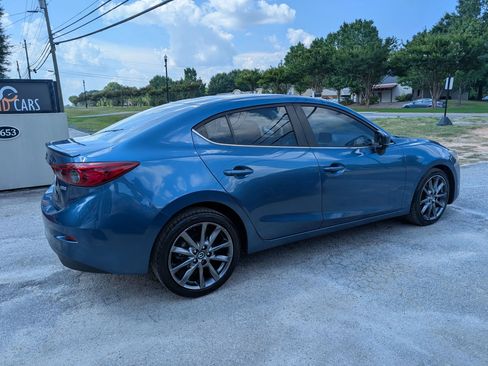 Used 2018 MAZDA MAZDA3 Touring FWD image 4
