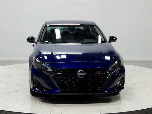 Used 2023 Nissan Altima 2.5 SR image 2