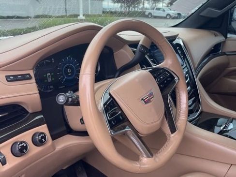 Used 2020 Cadillac Escalade ESV Platinum image 18