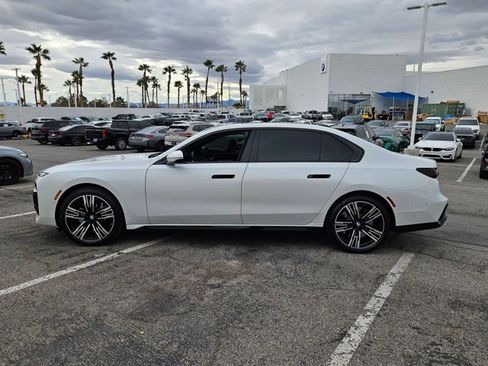 Certified 2025 BMW 760i xDrive image 9
