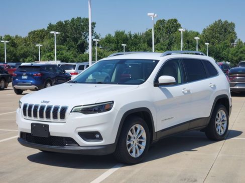 Used 2019 Jeep Cherokee Latitude w/ Popular Appearance Group FWD image 3