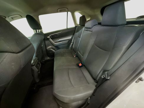 Used 2019 Toyota RAV4 LE image 29