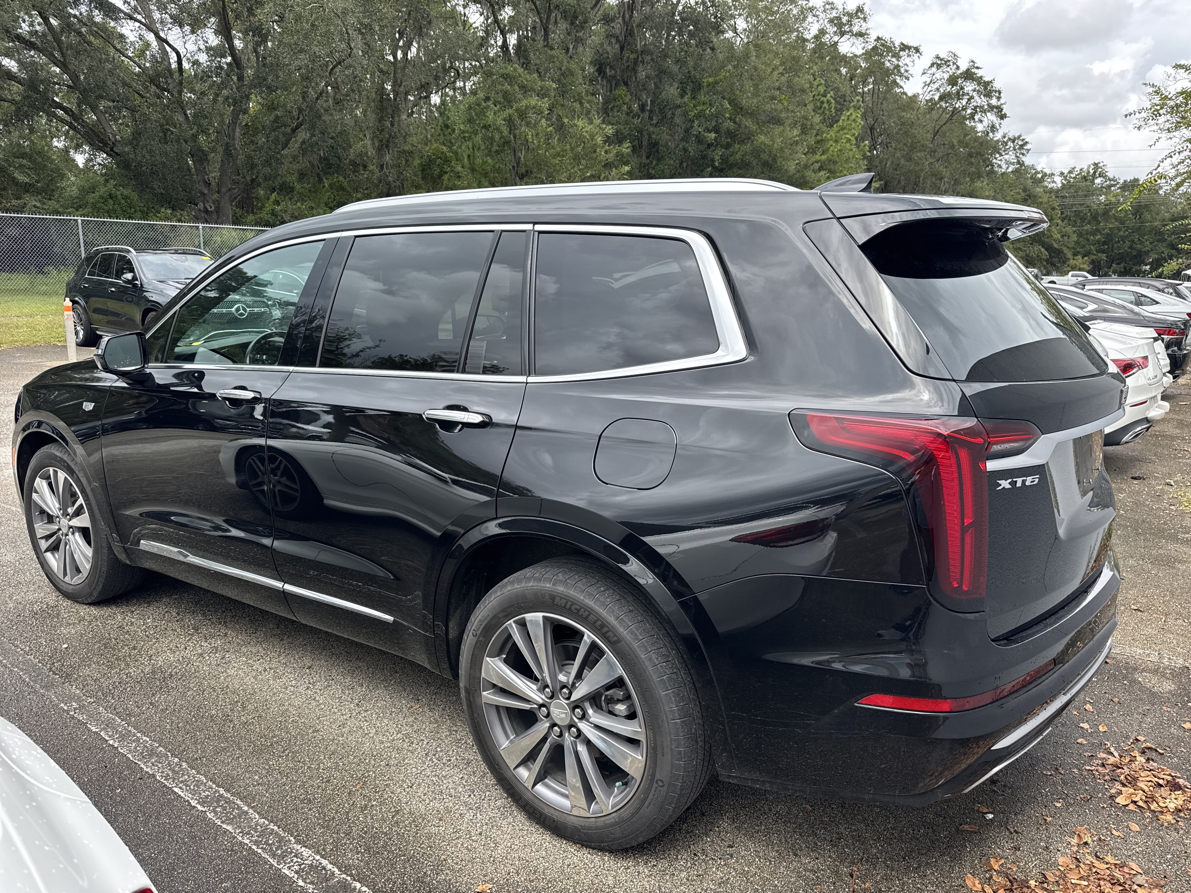 Used 2020 Cadillac XT6 Premium Luxury FWD image 2
