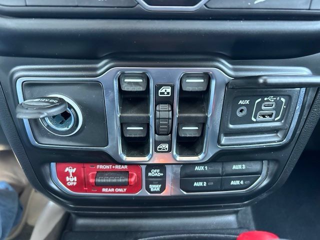 Used 2021 Jeep Wrangler Unlimited Rubicon w/ Dual Top Group AWD/4WD image 43