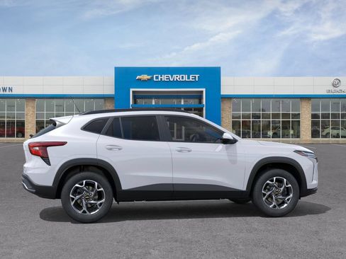 New 2026 Chevrolet Trax LT w/ Driver Confidence Package FWD image 5