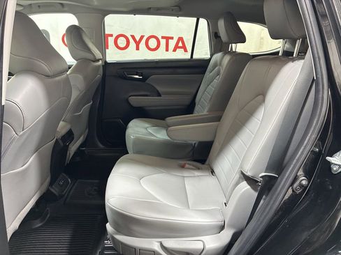 Used 2022 Toyota Highlander XLE image 21