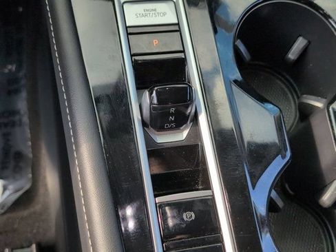 Used 2025 Volkswagen Atlas SE FWD image 19