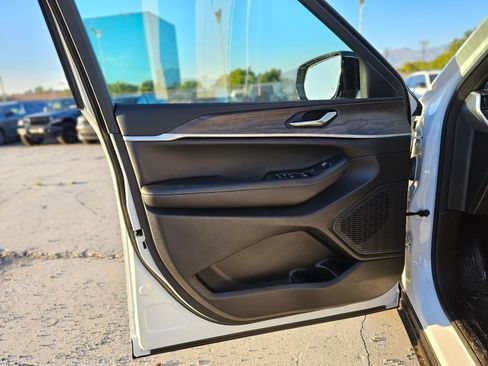 New 2026 Jeep Grand Cherokee L Altitude AWD/4WD image 19