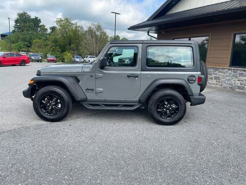 Used 2022 Jeep Wrangler Sport AWD/4WD image 3