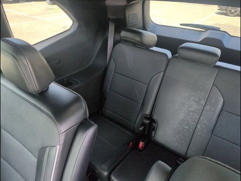 Used 2025 Buick Enclave Preferred w/ Power Package image 32