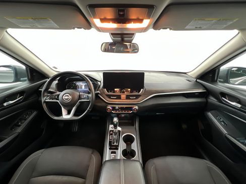 Used 2025 Nissan Altima 2.5 SV w/ SV Premium Package FWD image 9