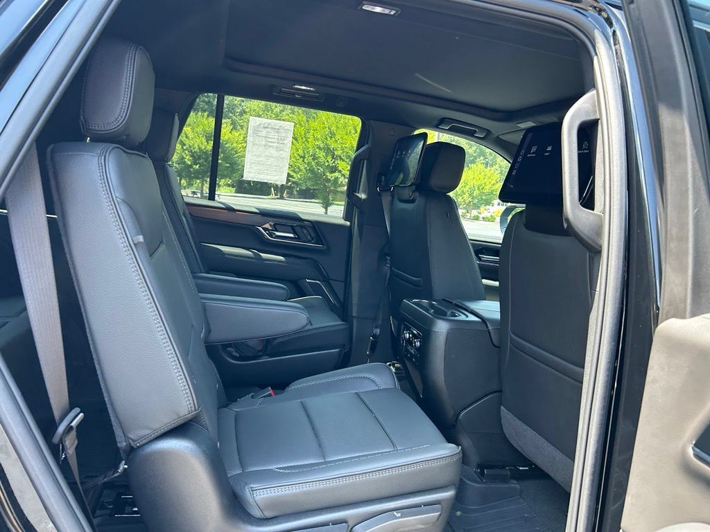 Used 2025 GMC Yukon Denali w/ Denali Reserve Package RWD image 56