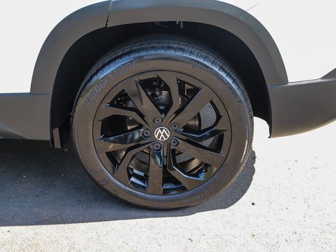 Used 2022 Volkswagen Taos SEL FWD image 12