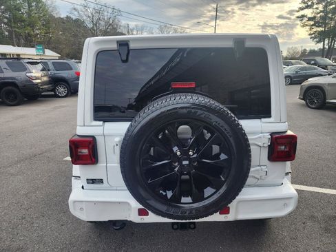 Used 2022 Jeep Wrangler Unlimited Sahara image 4