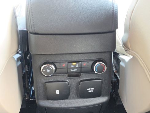 Used 2018 Ford Explorer Limited w/ Ford Safe & Smart Package FWD image 10