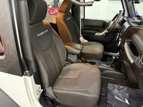 Used 2016 Jeep Wrangler Rubicon w/ Power Convenience Group AWD/4WD image 16