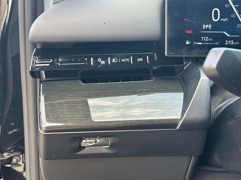 Used 2025 BMW 530i w/ M Sport Package RWD image 27