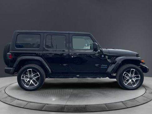 Used 2024 Jeep Wrangler Unlimited w/ Convenience Group AWD/4WD image 6