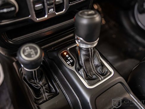 Used 2018 Jeep Wrangler Unlimited Sahara AWD/4WD image 27