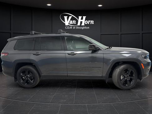 Used 2024 Jeep Grand Cherokee L Limited w/ Black Appearance Package AWD/4WD image 8