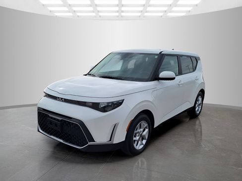 Used 2025 Kia Soul LX w/ LX Technology Package FWD image 2