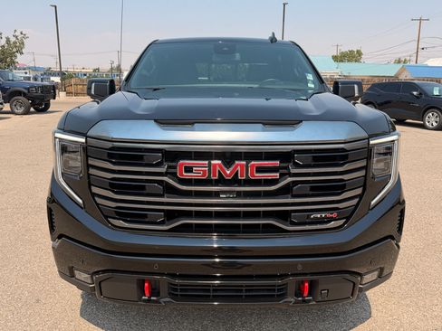 Used 2024 GMC Sierra 1500 AT4 w/ AT4 Preferred Package AWD/4WD image 4