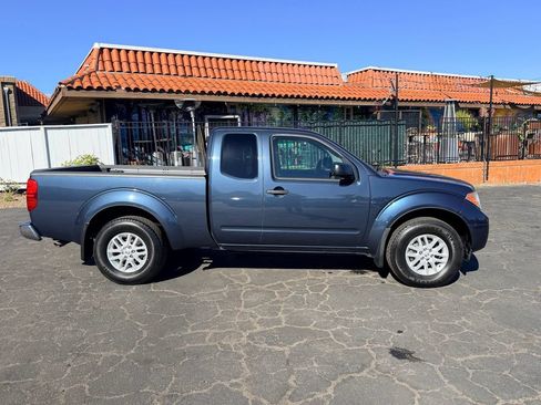 Used 2017 Nissan Frontier SV w/ SV Value Truck Package AWD/4WD image 7