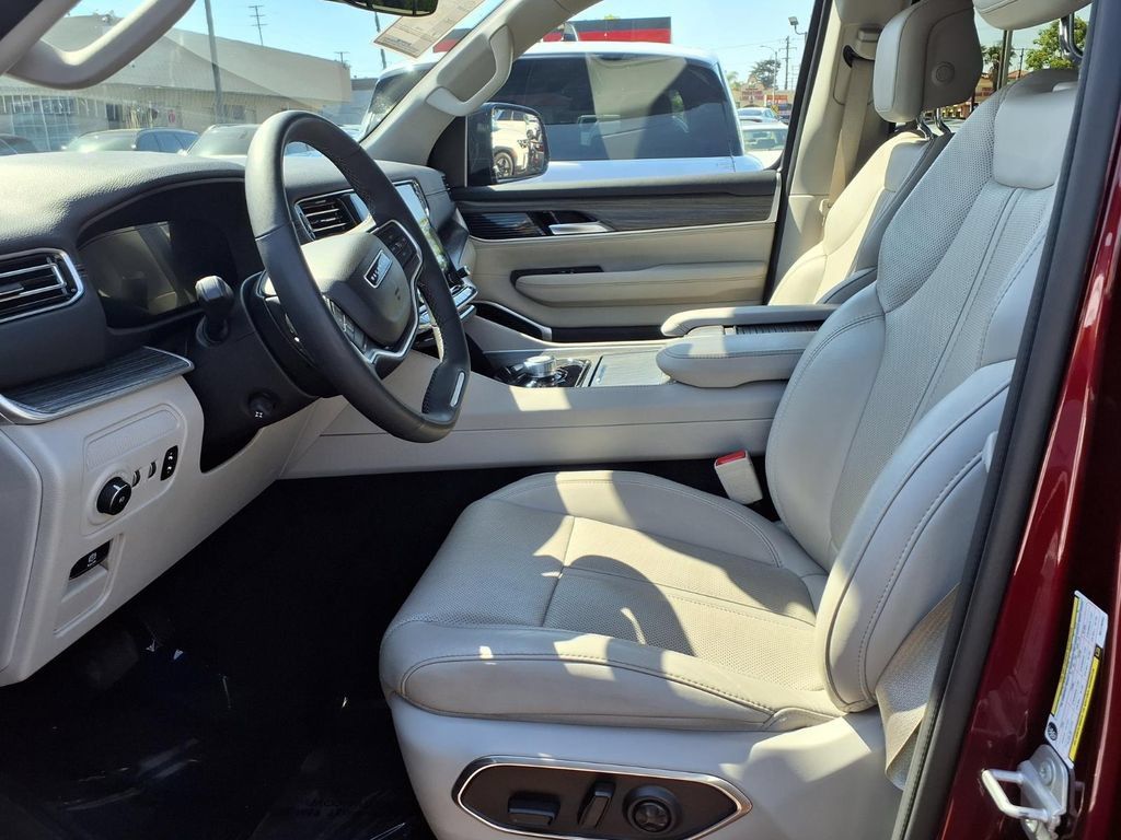 Used 2024 Jeep Wagoneer Series III AWD/4WD image 14