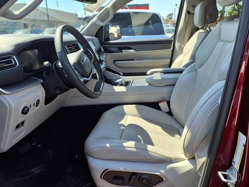 Used 2024 Jeep Wagoneer Series III AWD/4WD image 14