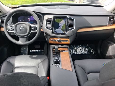 Used 2023 Volvo XC90 B5 Plus w/ Protection Package Premier AWD/4WD image 9