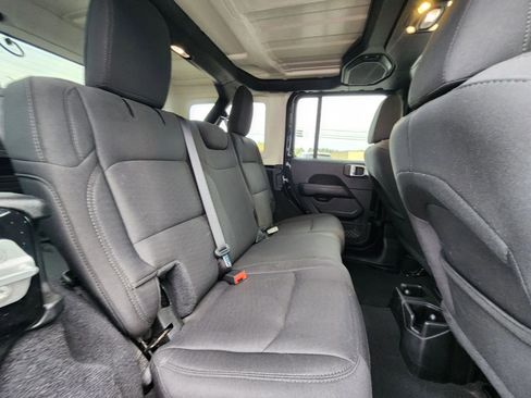 Used 2020 Jeep Wrangler Unlimited Sahara image 45