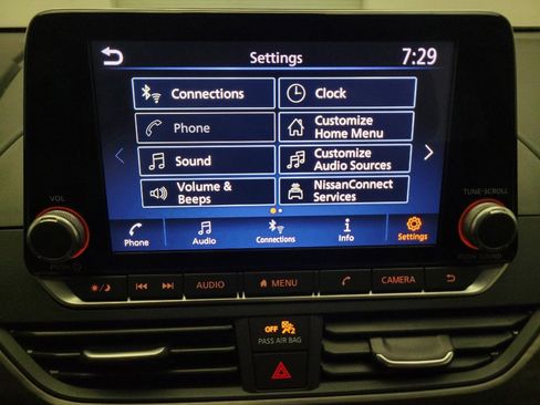 Used 2025 Nissan Altima 2.5 SV FWD image 25